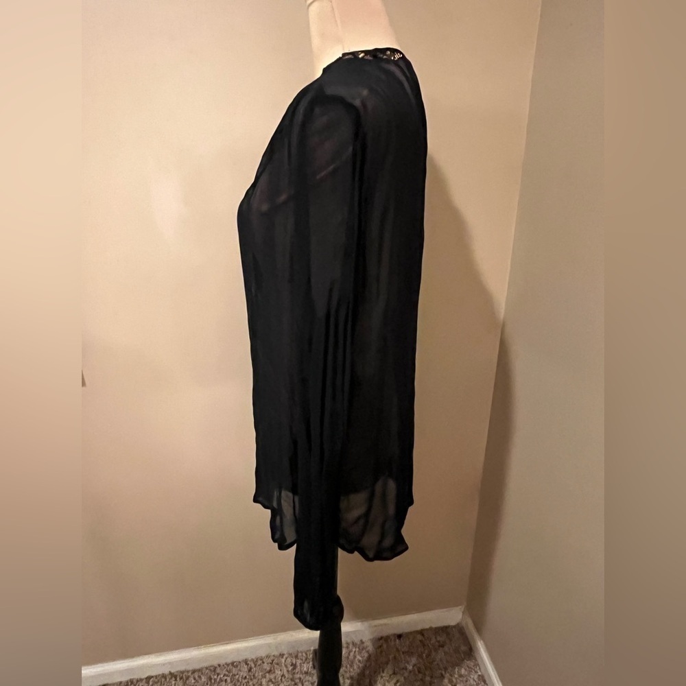 Karen Kane Embellished Black Sheer V Neck Top, size Large - Picture 3 of 9